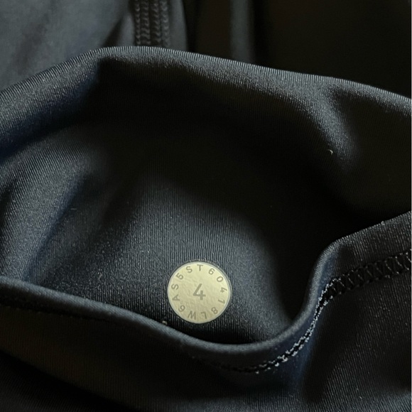 Lululemon Leggings 7/8 length size 4 - Picture 8 of 9